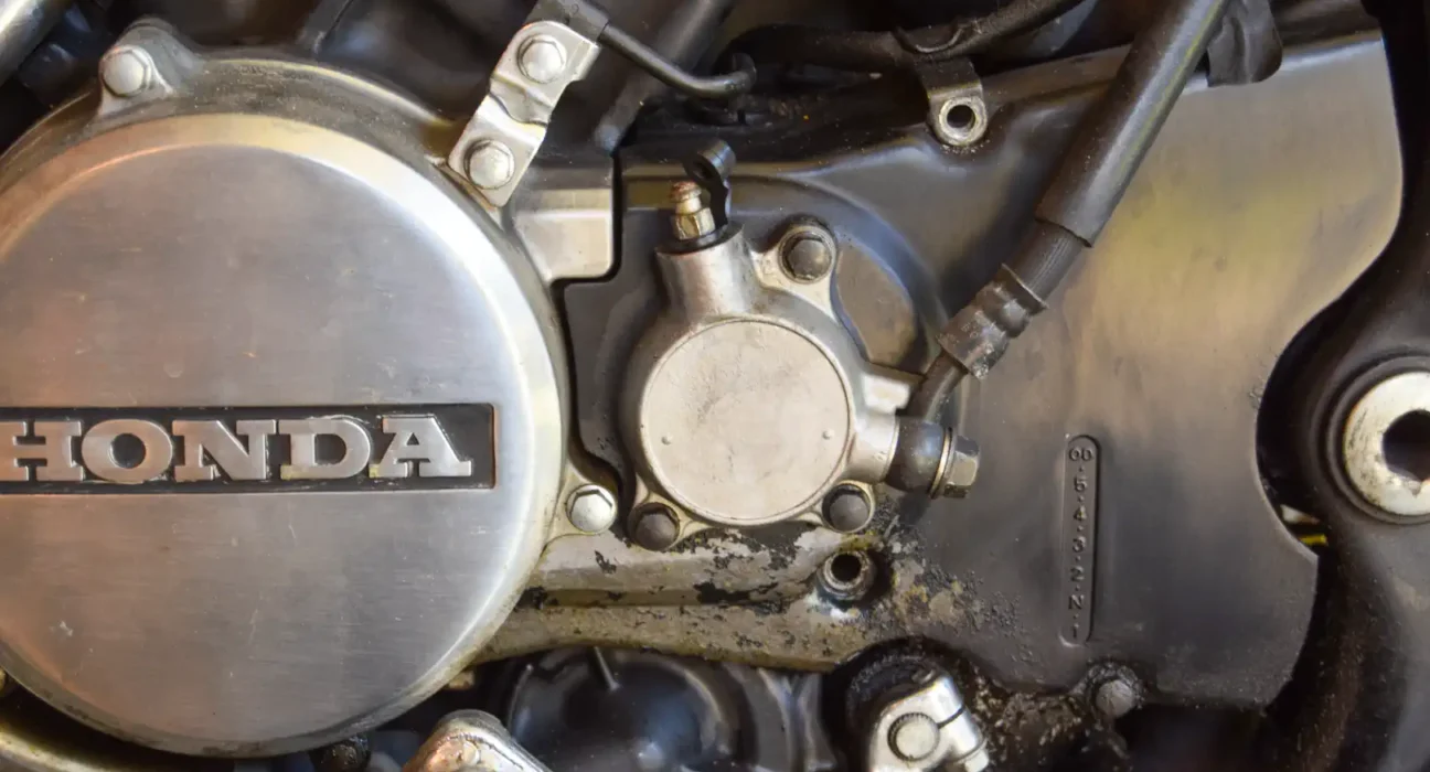 1984 Honda VF500C V30 Magna DIY Clutch Seal Replacement