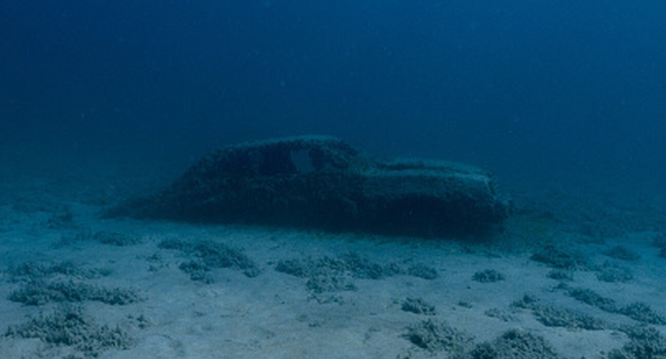 5 amazing cars discovered at the bottom of the sea and other underwater graves
