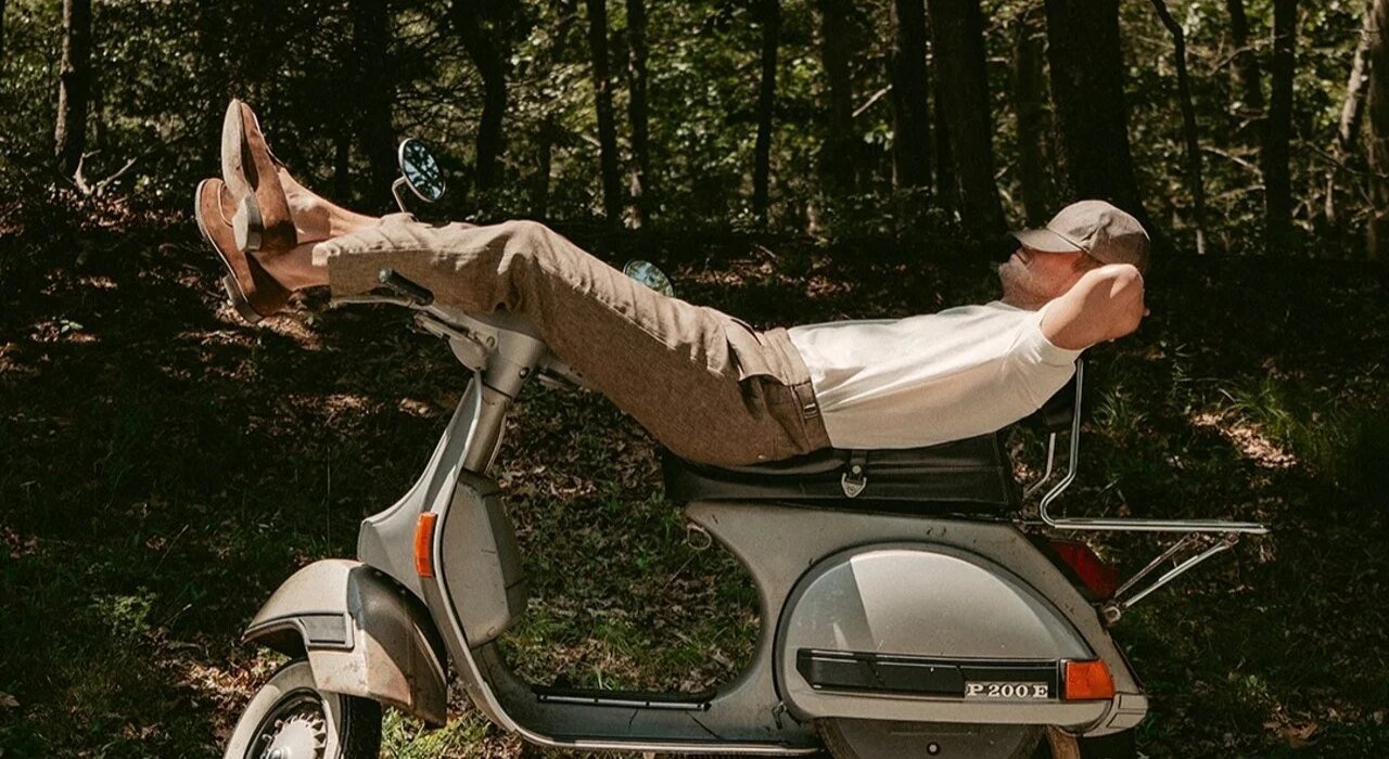 9 Summer Outfits Men Keep Bringing Back Every Year