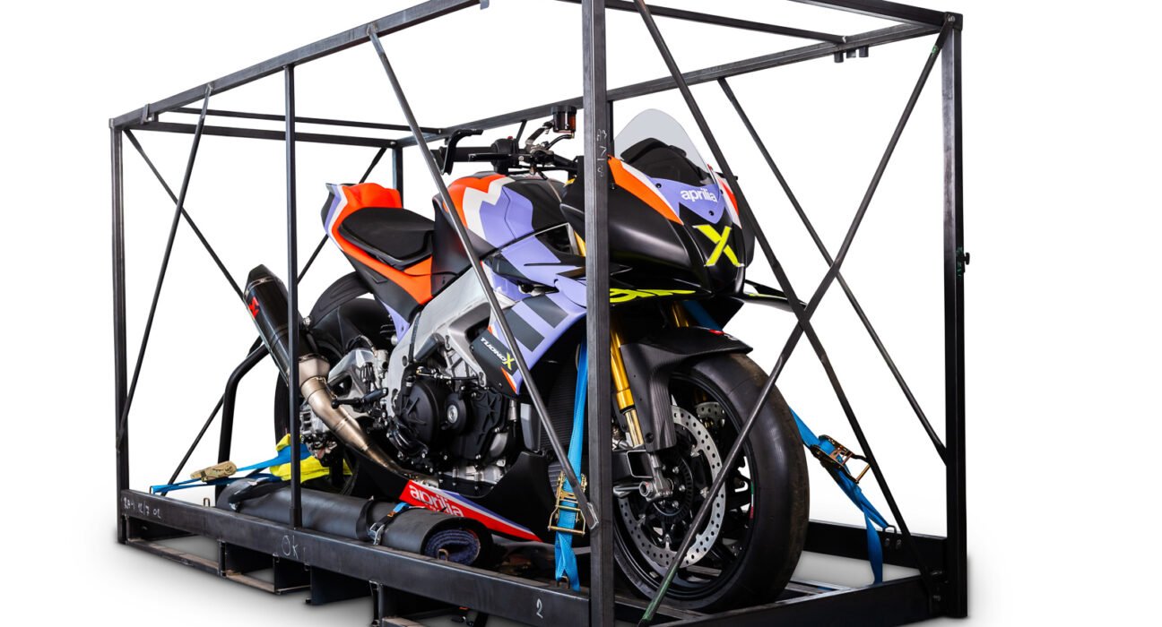 Aprilia Tuono "A pure sportbike with hooliganism!"