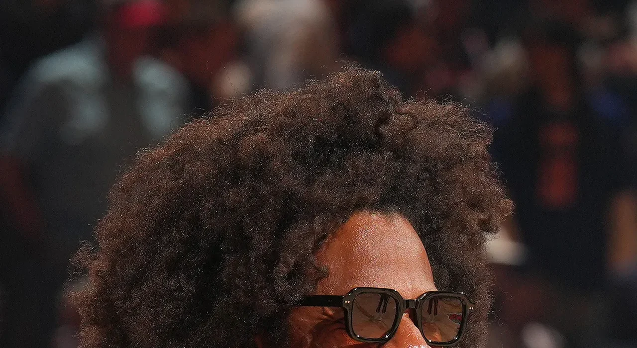 Beyonce and Blue help Jay-Z do his hair