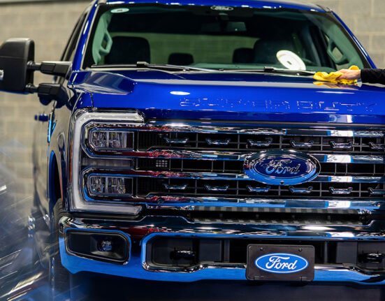 Canadian unions pressure Ford for higher wages, job security