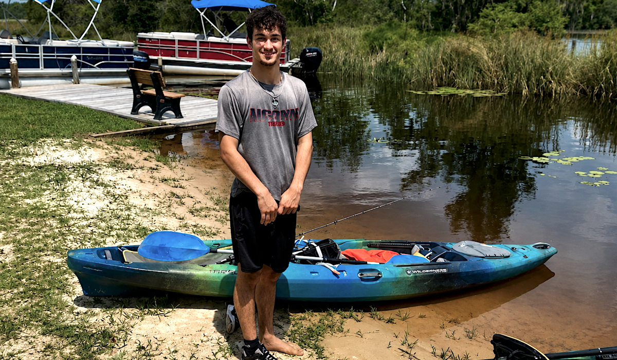 Florida teen killed by lightning while kayaking with father