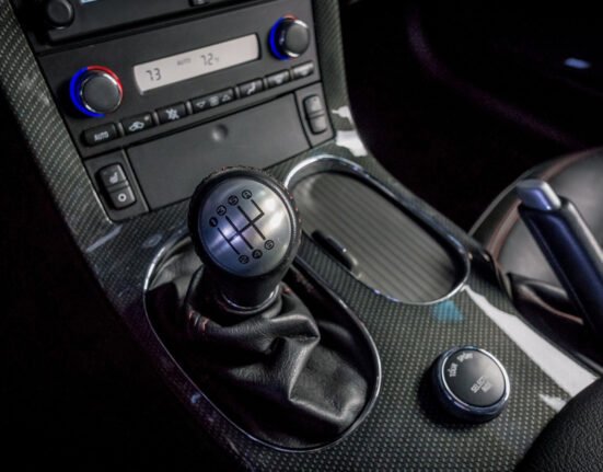 How No-Lift Shift Works in Modern Manuals Without Frying Your Clutch or Synchros
