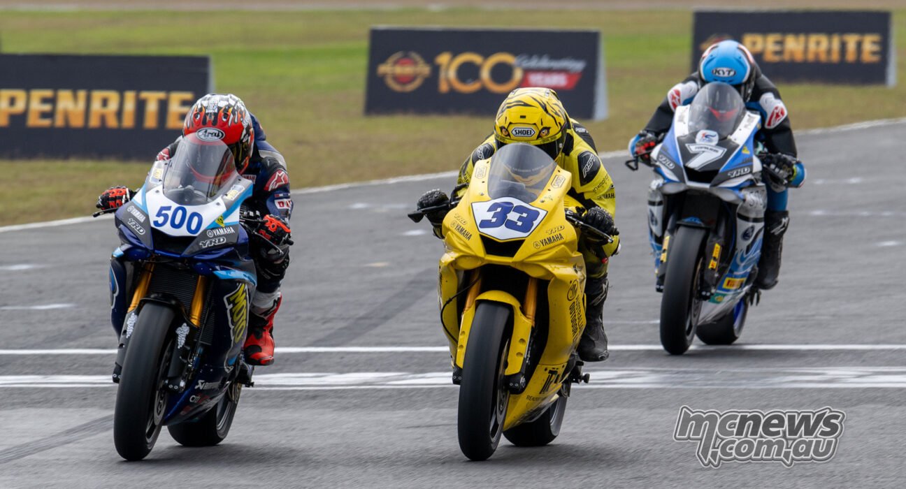 Huge collection of high-res images from Friday at QLD Raceway ASBK