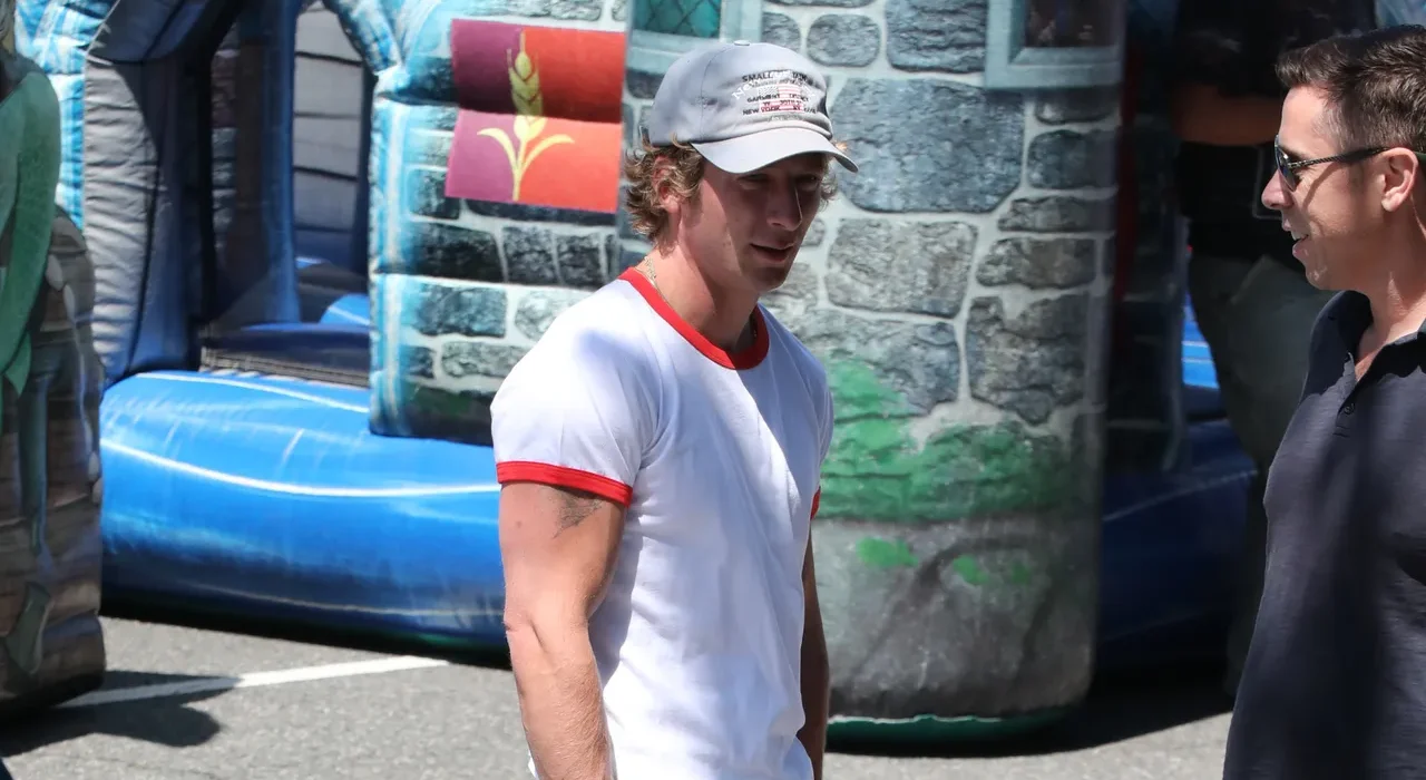 Jeremy Allen White's New Go-To Baseball Cap Is From a Cult New York Brand