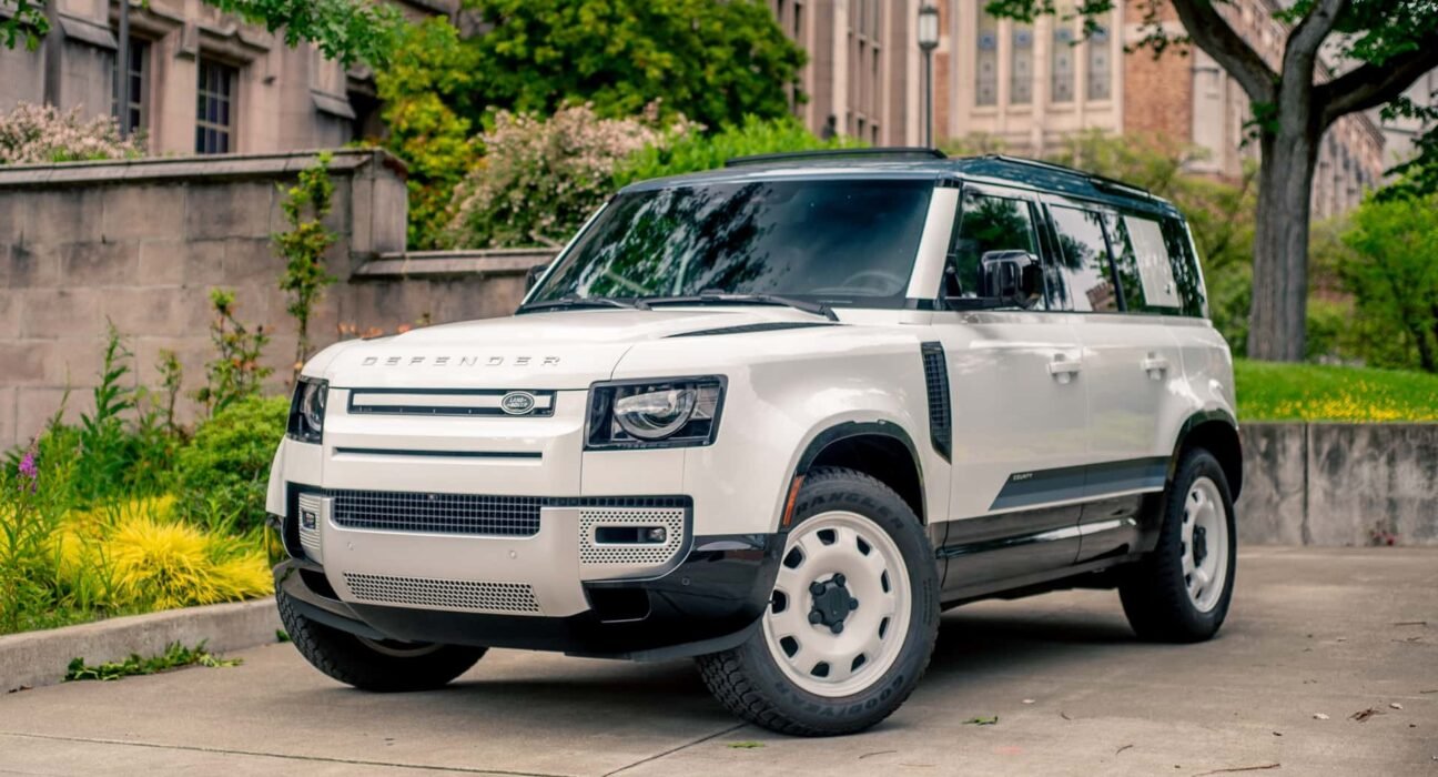 Land Rover recalls 250,000 SUVs