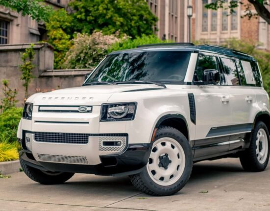Land Rover recalls 250,000 SUVs
