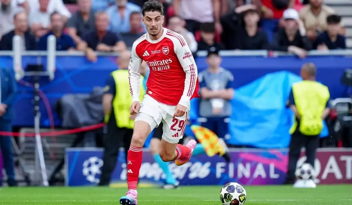 Live updates on signings, deals and contracts
