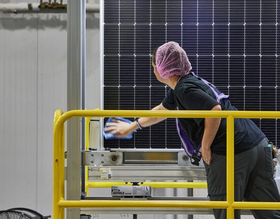 Manufacturing output stalls for the first time this year