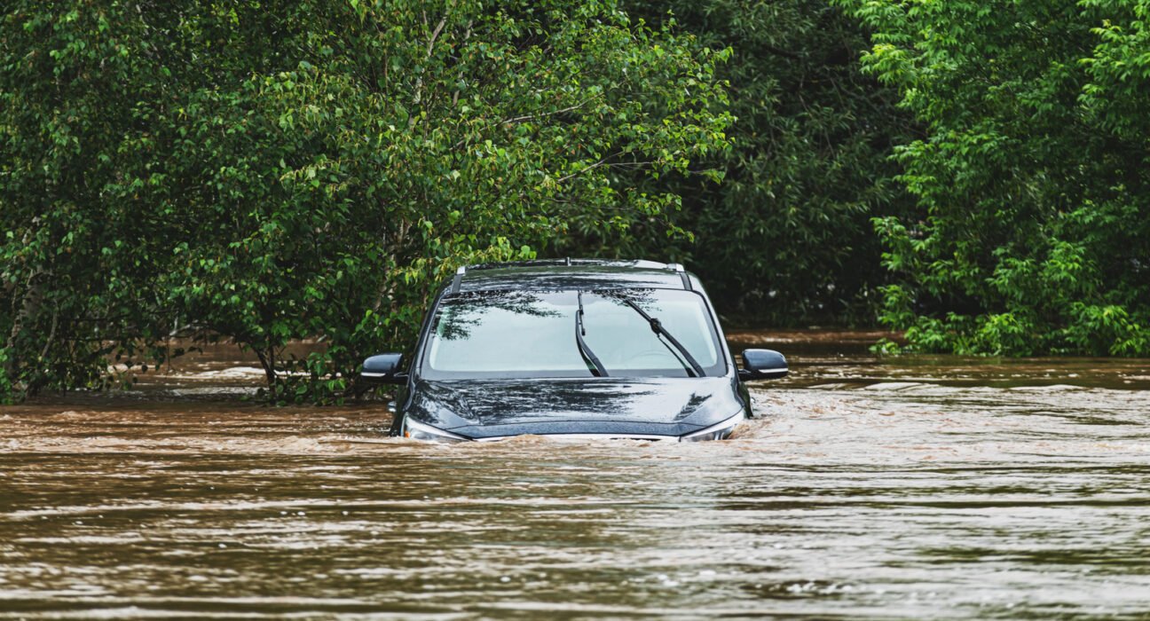 More Americans need to learn how to survive a sinking car, according to this survey
