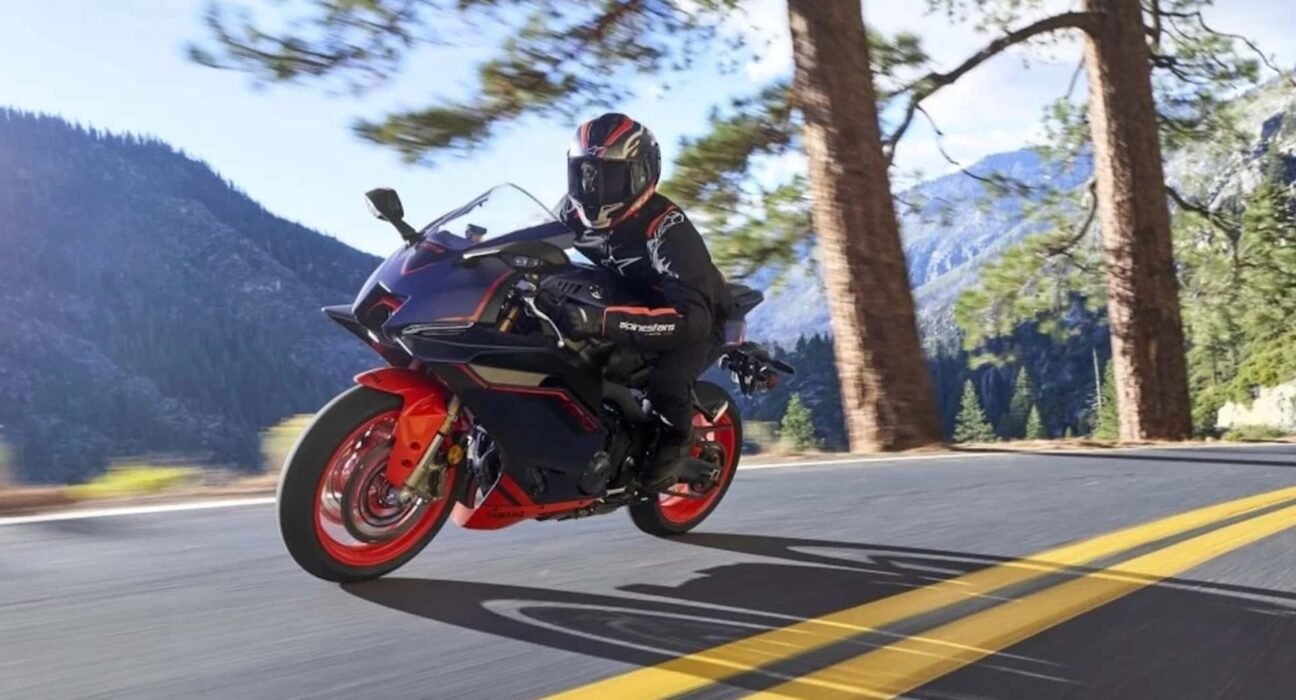 Riders in America finally got this awesome Yamaha color. And it's not really blue