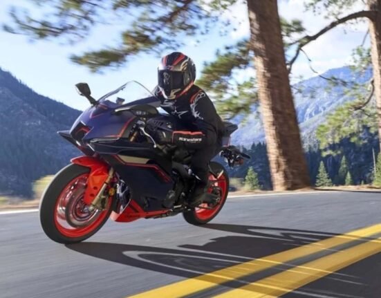 Riders in America finally got this awesome Yamaha color. And it's not really blue