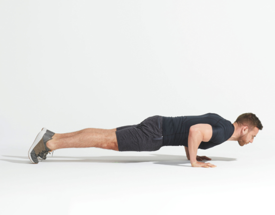 Short of time? Trainers swear by this 3-move weighted waist workout routine that protects muscles at home