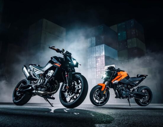The KTM 790 Duke returns from the dead as a naked motorcycle standard. Even if the updates are not big