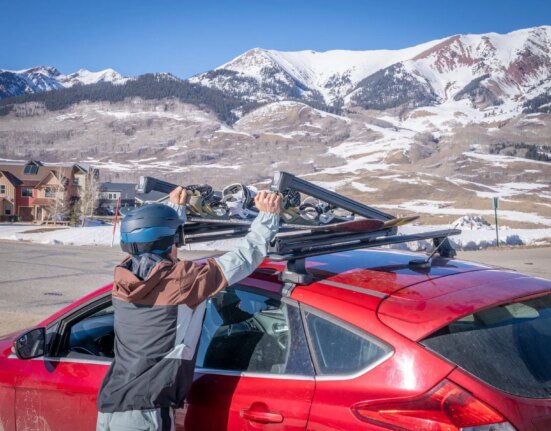 Thule Snowpack M Ski and Snowboard Rack Review