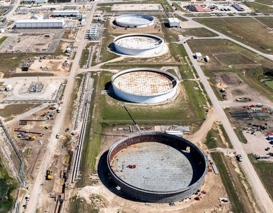 US oil reserves reach 43 year low