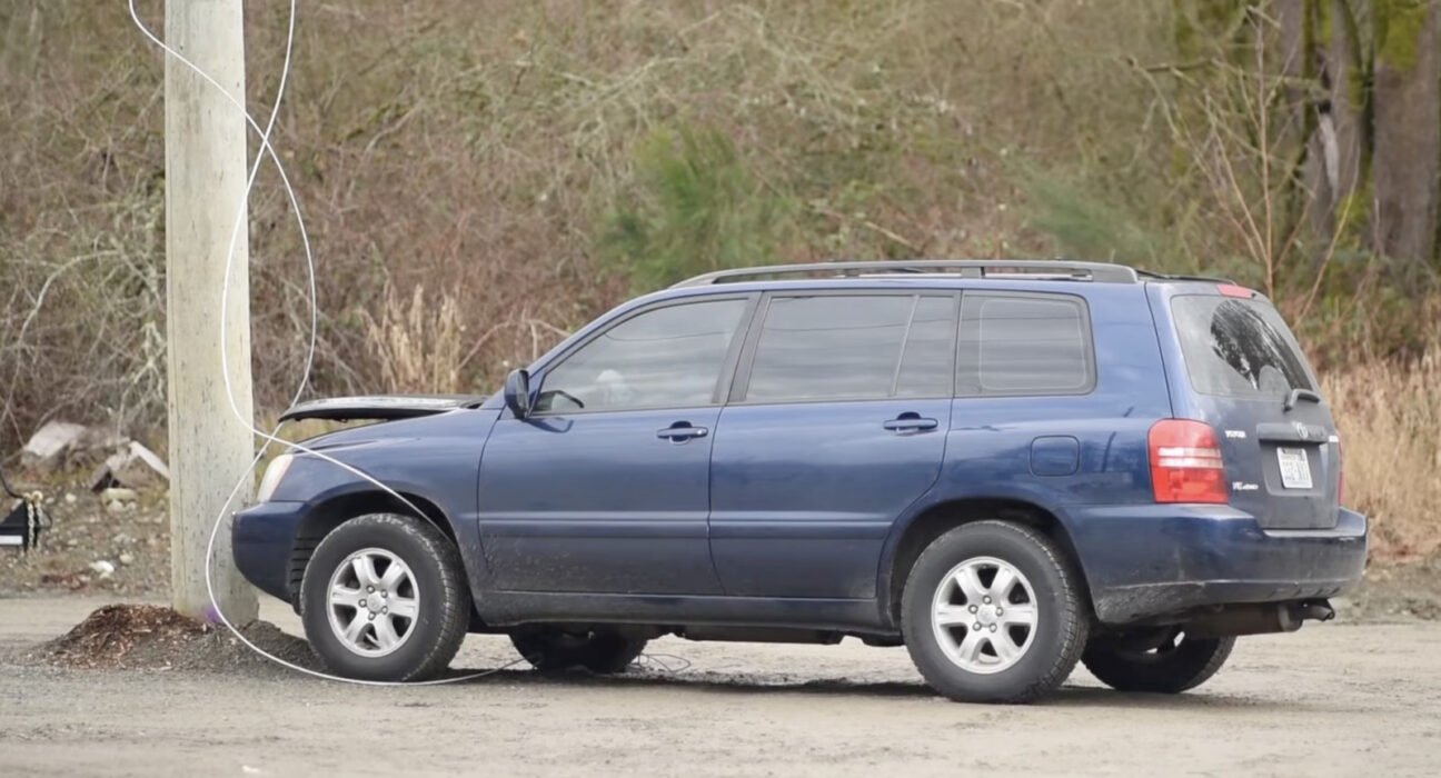 What to do when a power line has fallen on your car and you are trapped inside