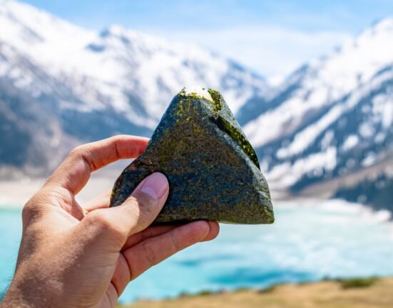 Why is onigiri the perfect hiking lunch?