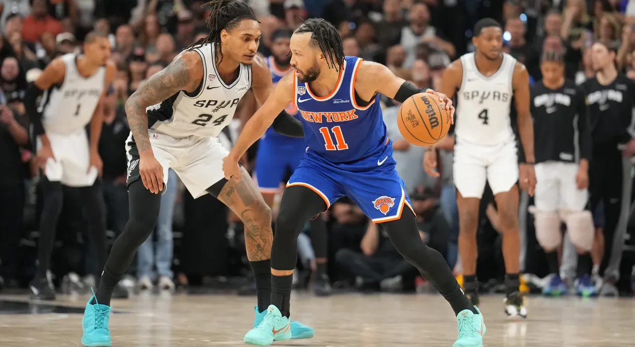 Why were there so many teal sneakers on the court during Game 5?
