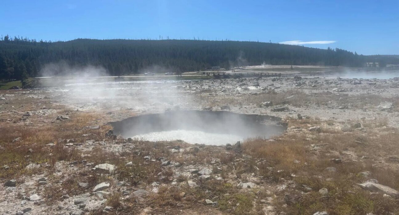Yellowstone eruption creates 21-foot boiling pool