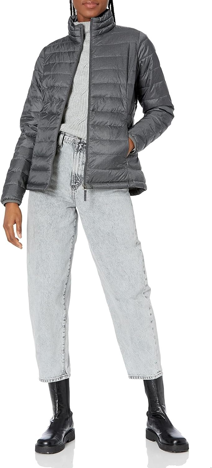 Amazon Essentials Women's Lightweight Long-Sleeve Water-Resistant Packable Puffer Jacket (Available in Plus Size)