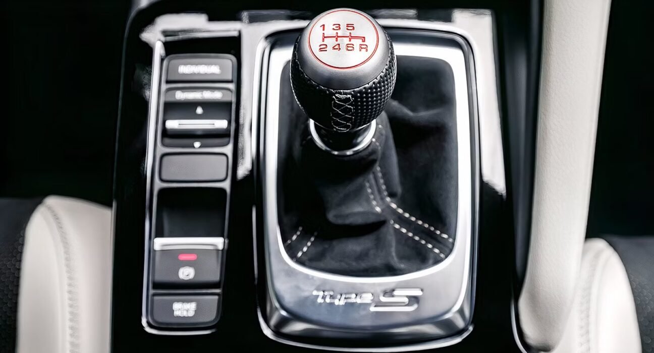 2026 cars that still offer manual transmissions