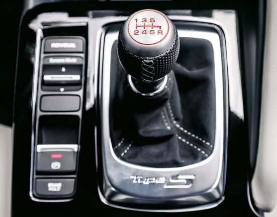2026 cars that still offer manual transmissions