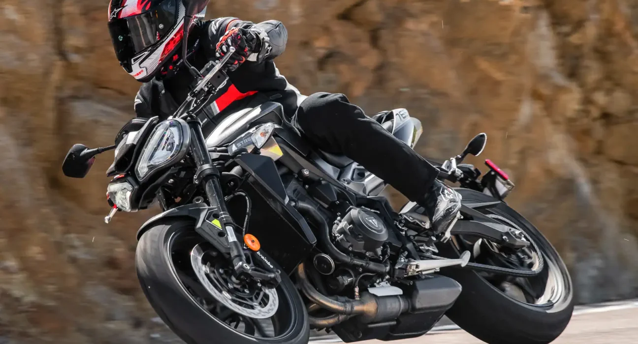 Alpinestars Supertech R10 helmet review: Street and Track