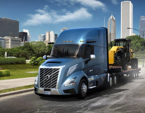 American Truck Simulator Volvo adds VNL, VNR electric