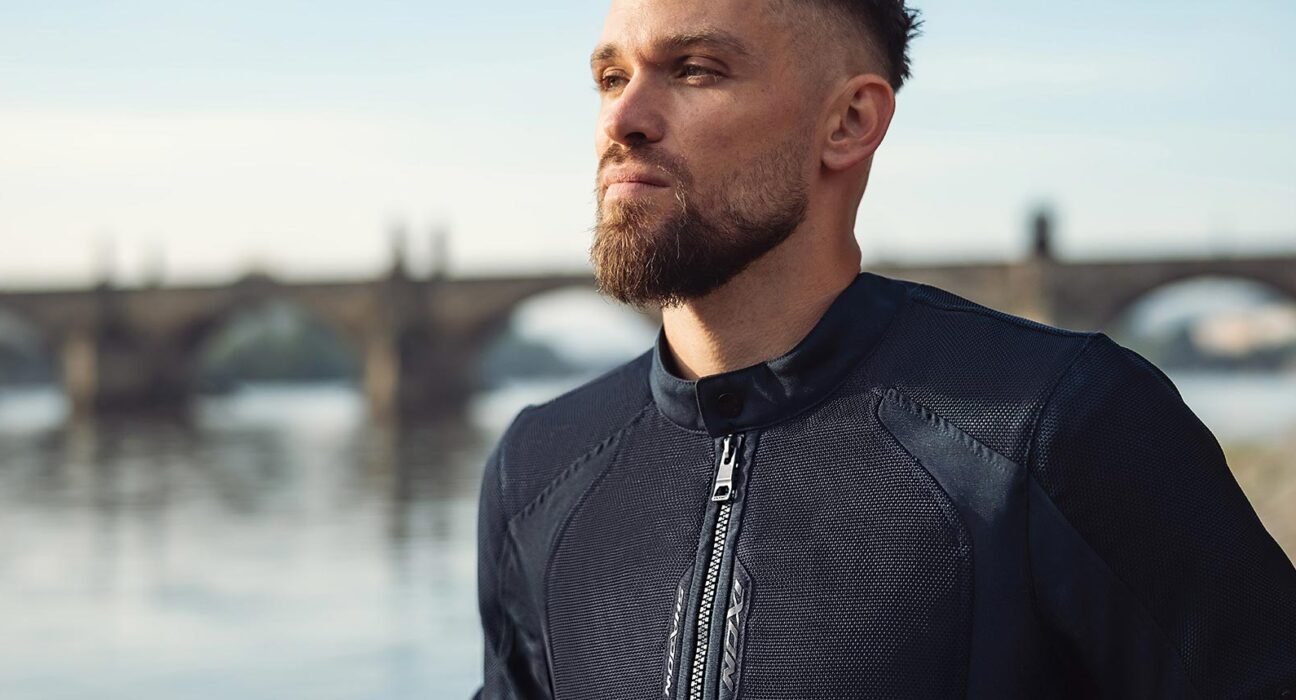 Are motorcycle jackets and gloves worth wearing during heat waves? riding safely in extreme temperatures