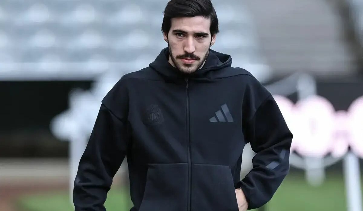 Arsenal reject Sandro Tonali over salary demands as Tottenham reach £100m deal