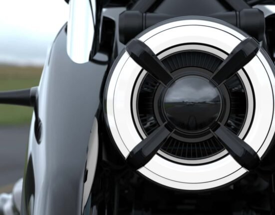 Automakers don't want to fix their blinding headlights