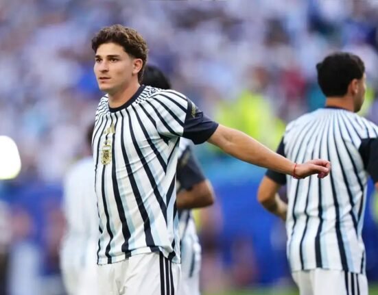 Barcelona set deadline for Julian Alvarez transfer as talks intensify