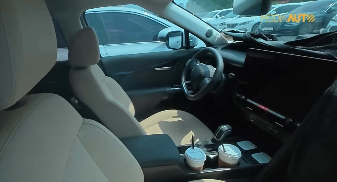 Big Hyundai Tucson spotted hiding in plain sight with giant screen