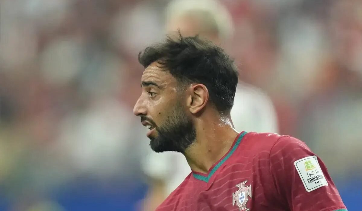 Bruno Fernandes commits future to Manchester United amid contract talks