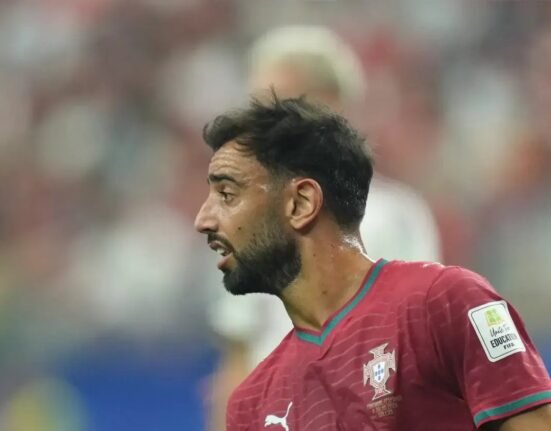 Bruno Fernandes commits future to Manchester United amid contract talks