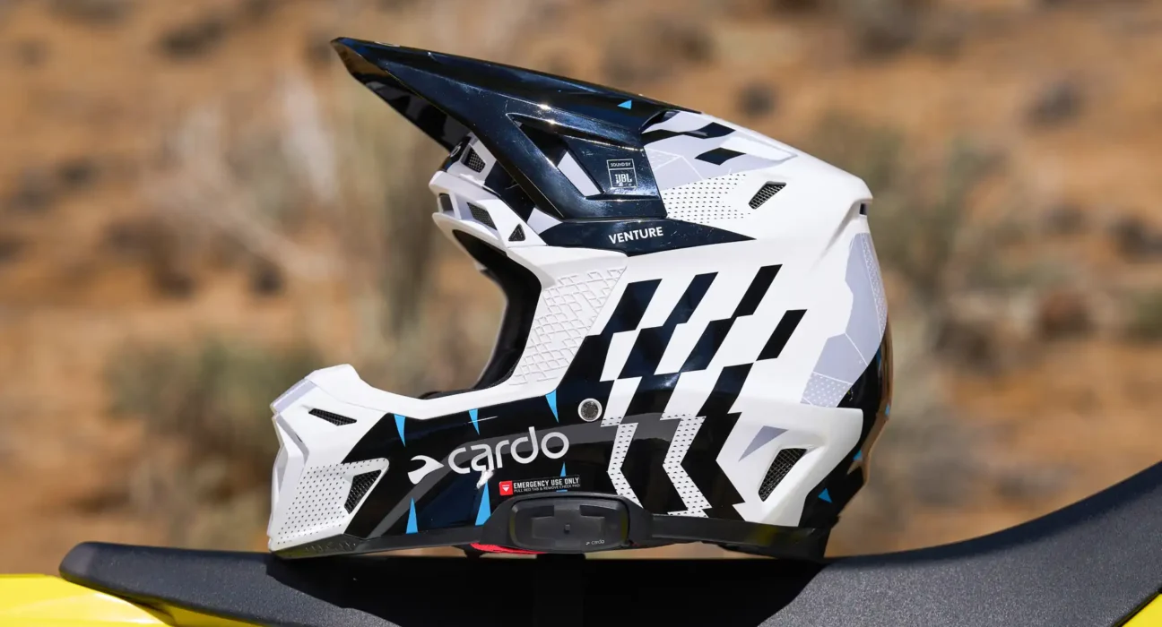 Cardo Venture: New off-road helmet with built-in mesh intercom