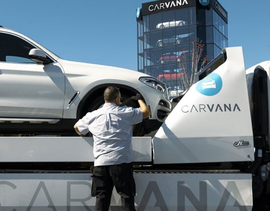 Carvana reports slow sales growth, lower profit per vehicle