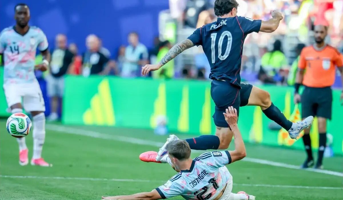 Christian Pulisic suffers fracture in foot during USA's loss to Belgium at the World Cup