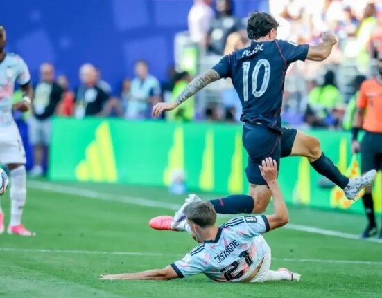 Christian Pulisic suffers fracture in foot during USA's loss to Belgium at the World Cup