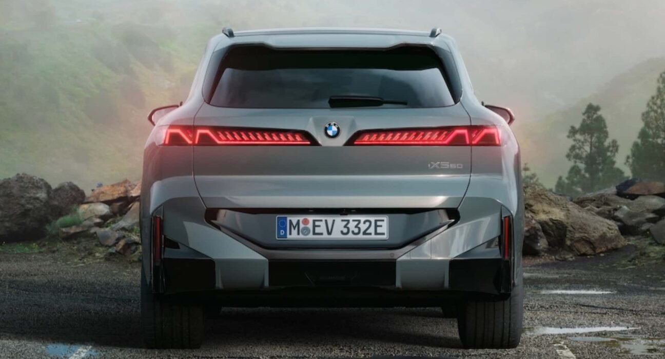 Does the new BMW X5 have a split tailgate?