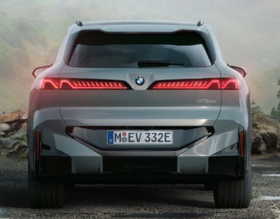 Does the new BMW X5 have a split tailgate?