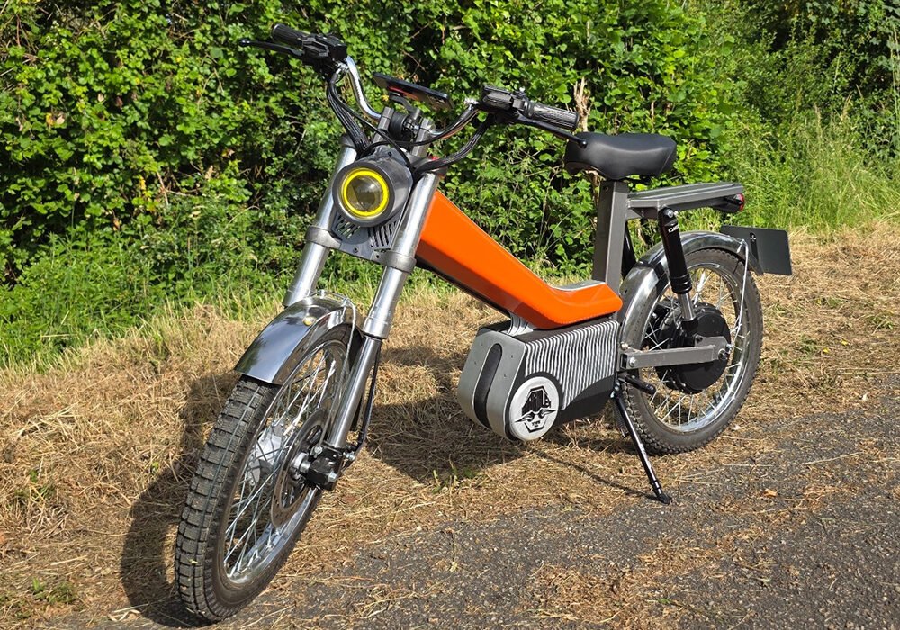 Eliaz Barre launches Ulule campaign for Baroleux, a retro-style electric moped built in Normandy - thepack.news