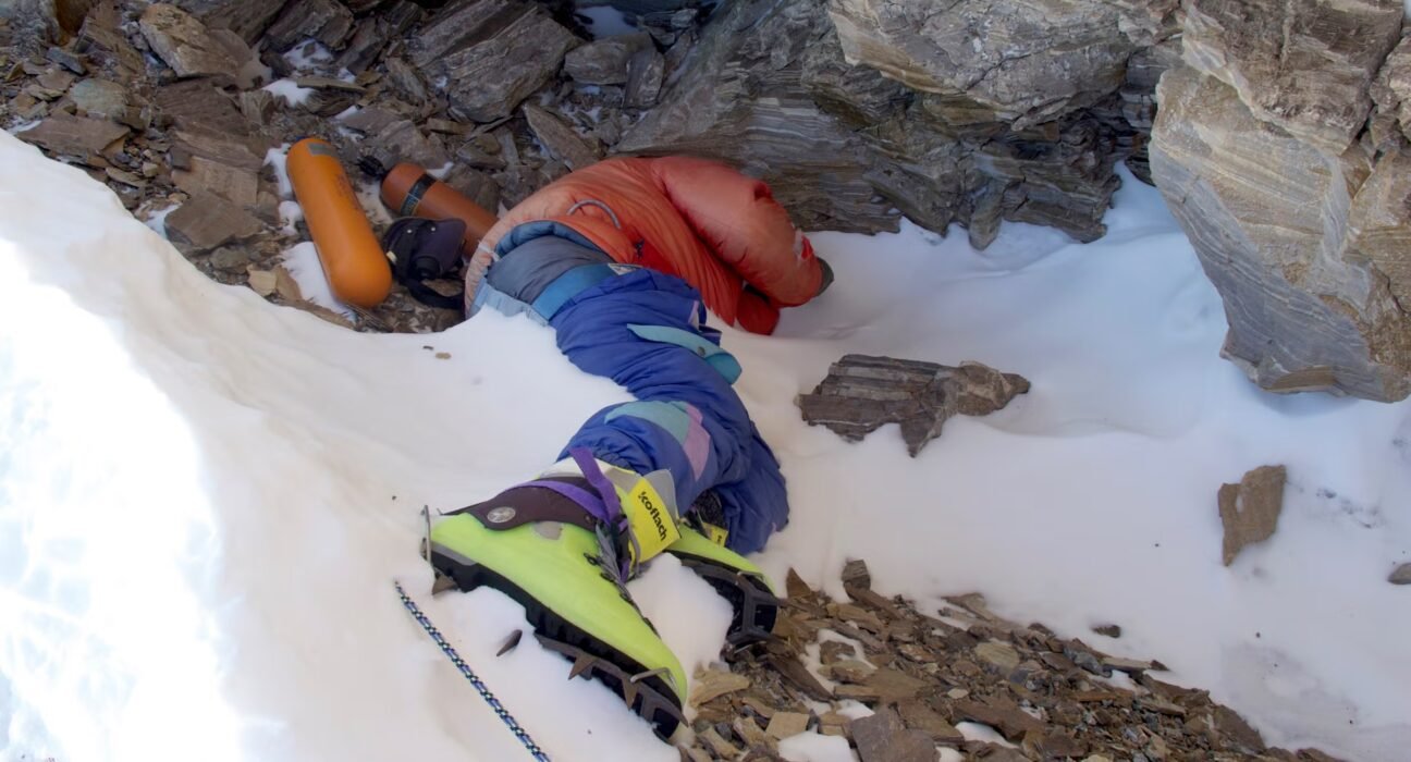 Everest's 'Green Boots' mission to bring body home