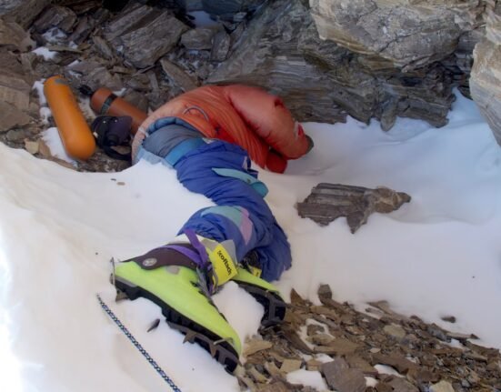 Everest's 'Green Boots' mission to bring body home