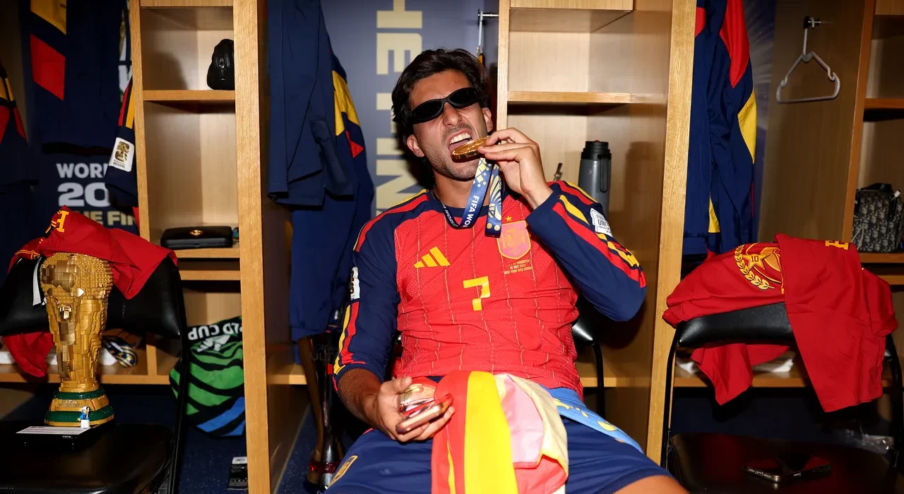 Ferran Torres also won the Haircut World Cup