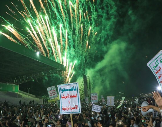 Houthis threaten shipping in the Red Sea
