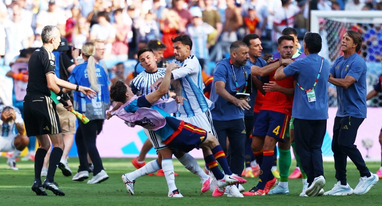 Leandro Paredes sent off after altercation with Garcia and Gavi in World Cup final