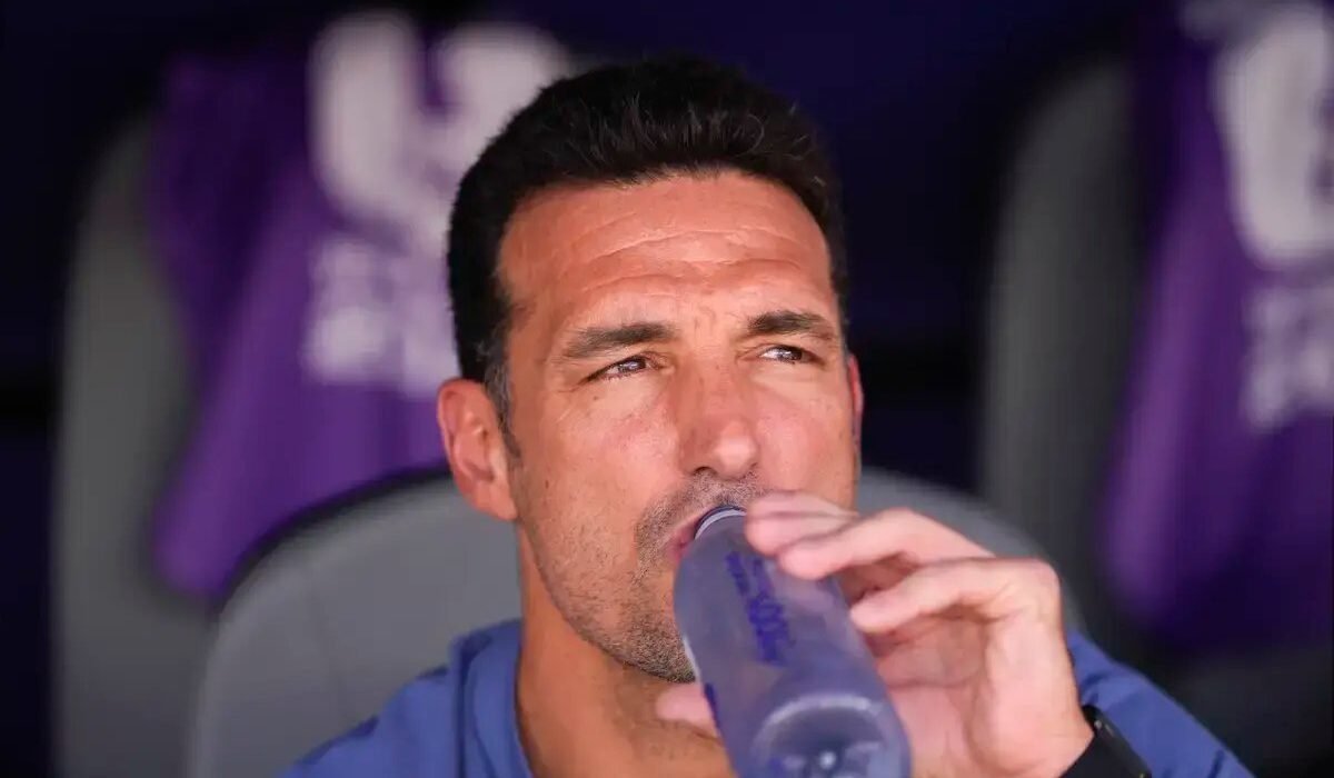 Lionel Scaloni hails Messi as the best player ever to stand on the pitch in emotional recap of Argentina World Cup